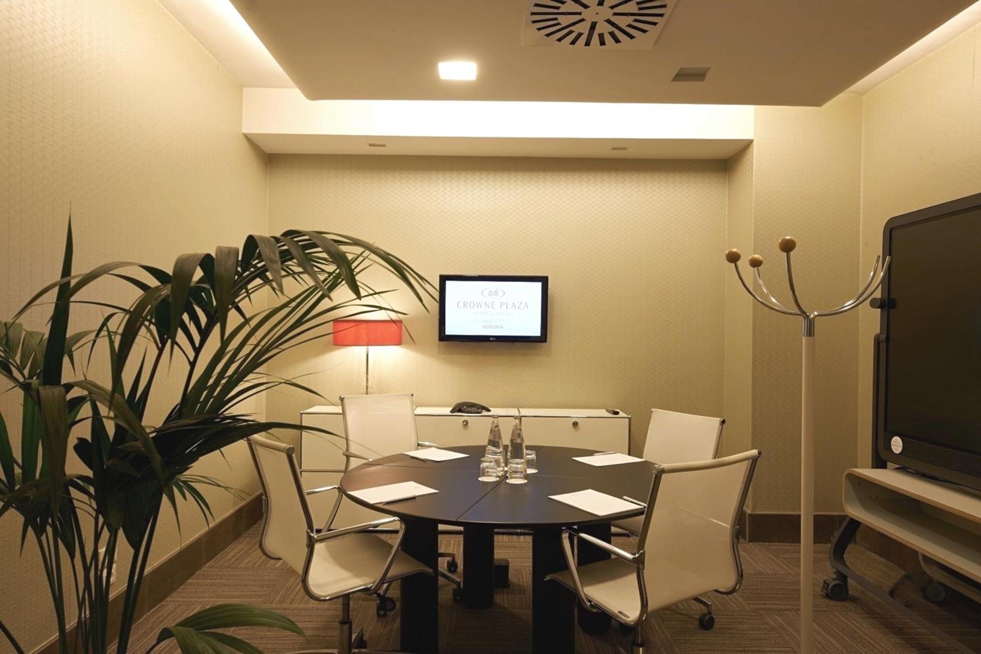 Crowne Plaza Verona Fiera By Ihg Bagian luar foto